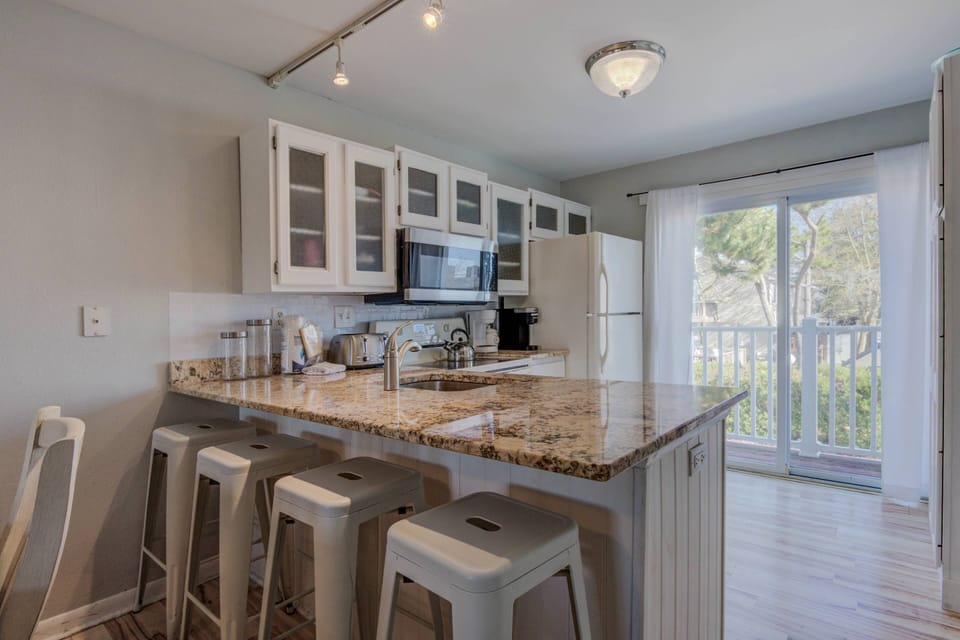 Kitchen | Breakfast Bar | Slider to Deck
