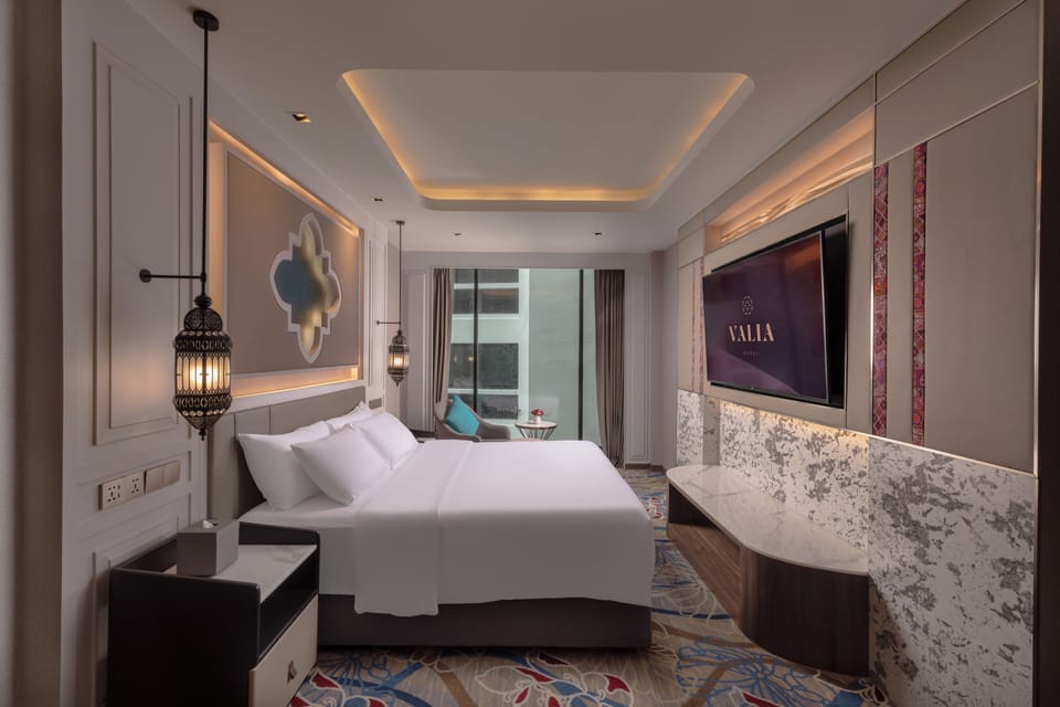 Premier Plus | Premium bedding, minibar, in-room safe, blackout drapes