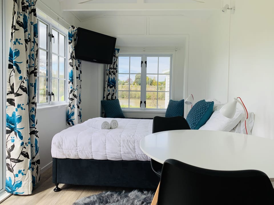 Comfort Studio | Cribs (surcharge), WiFi (free), bed sheets