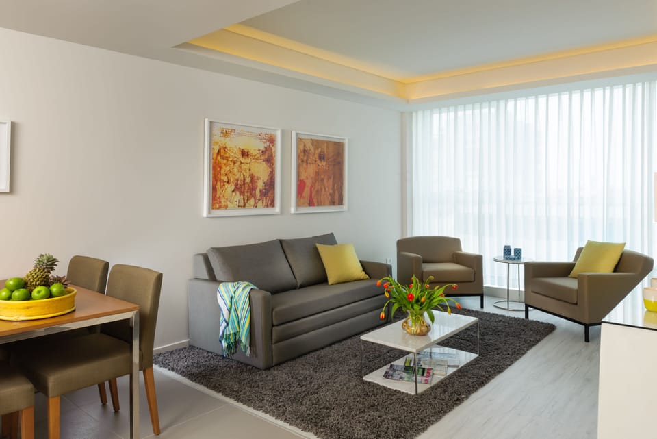 Junior Suite | Minibar, in-room safe, individually decorated, desk