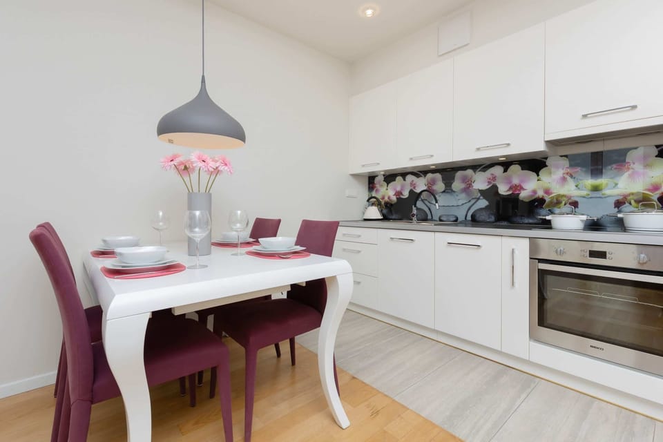 Kitchenette with plenty of kitchen utensils and dishes.