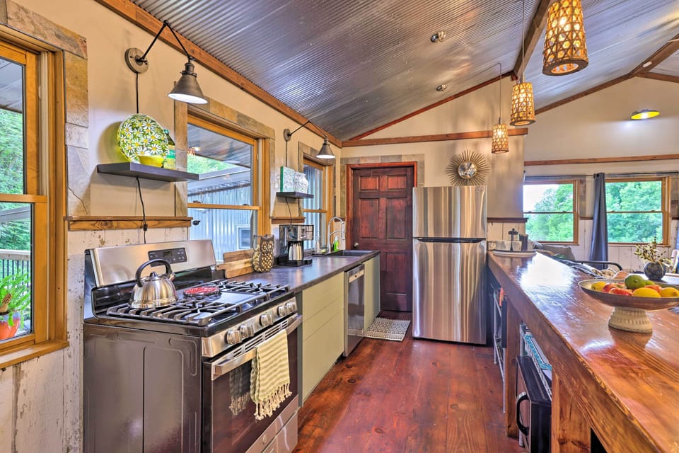 Kitchen | Coffee Maker | Blender | Crockpot | Microwave