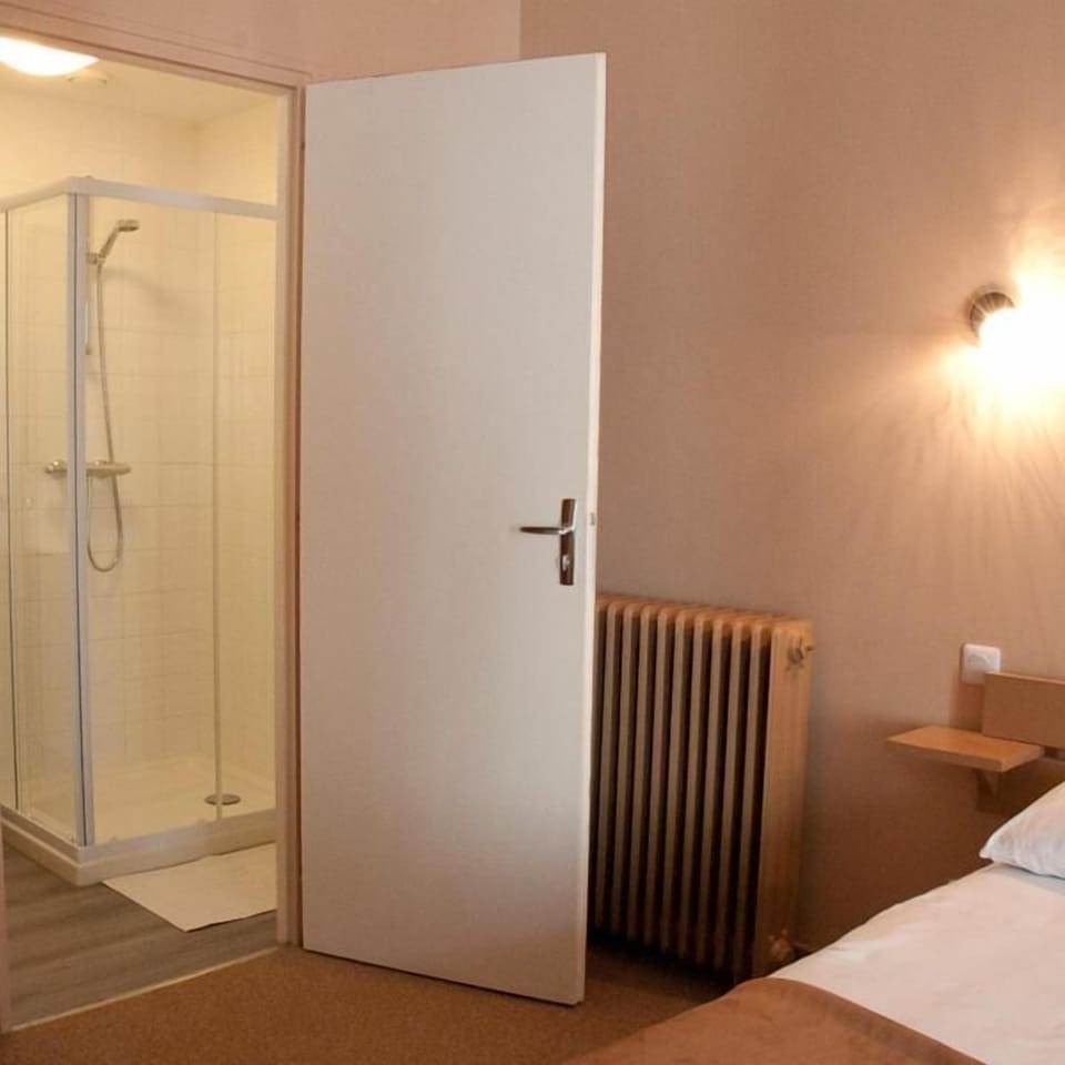 Cribs/infant beds, rollaway beds, free WiFi, bed sheets