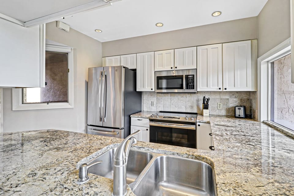 7484 Anchorage | Kitchen - 7484 Anchorage | Kitchen
