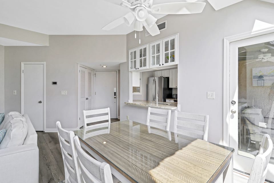 7484 Anchorage | Dining Table