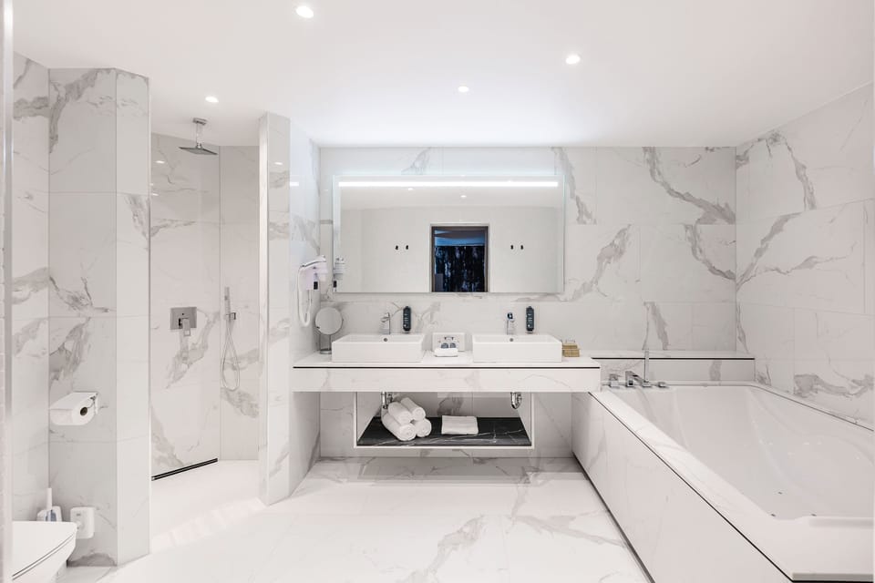 Executive Duplex Suite | Hypo-allergenic bedding, minibar, in-room safe, desk