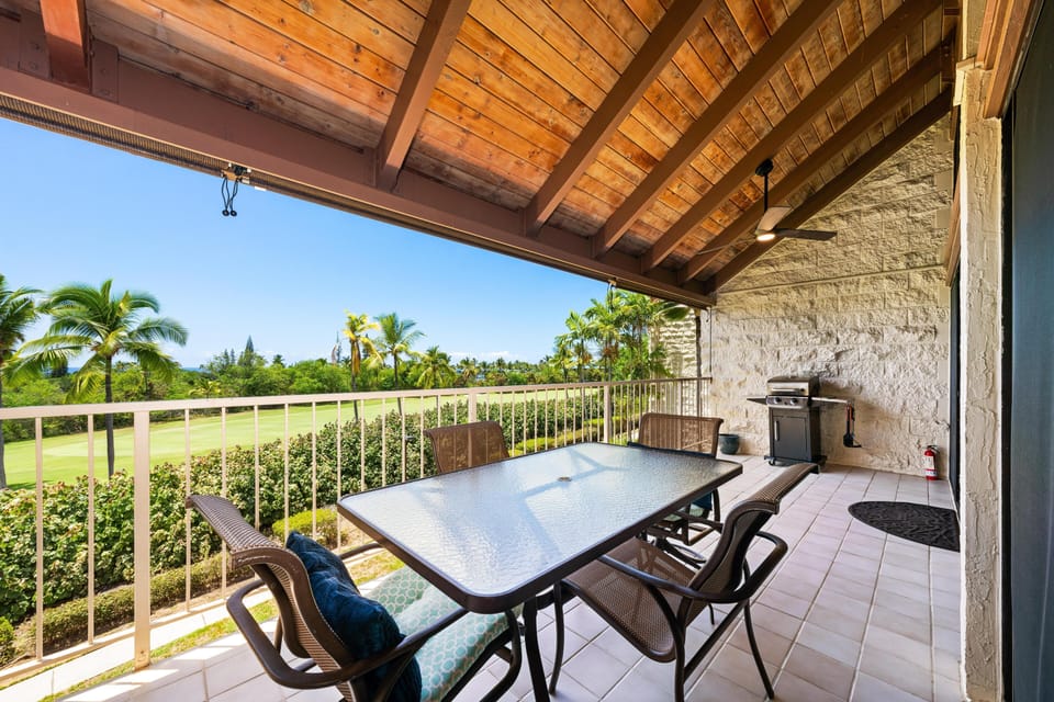 Dine outside and enjoy the Hawaiian weather