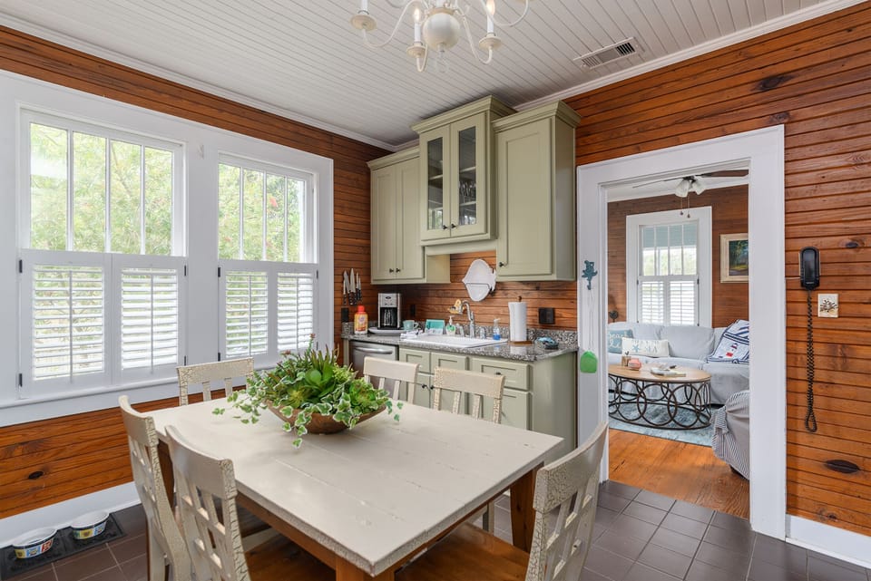 Eat in kitchen