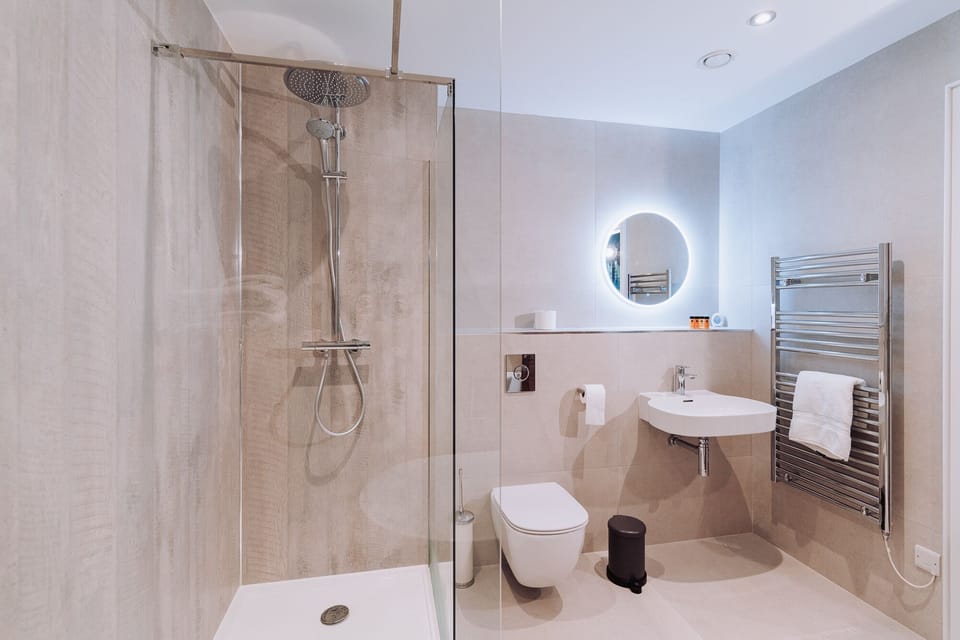 Business Double Room, Accessible, Ensuite | Bathroom