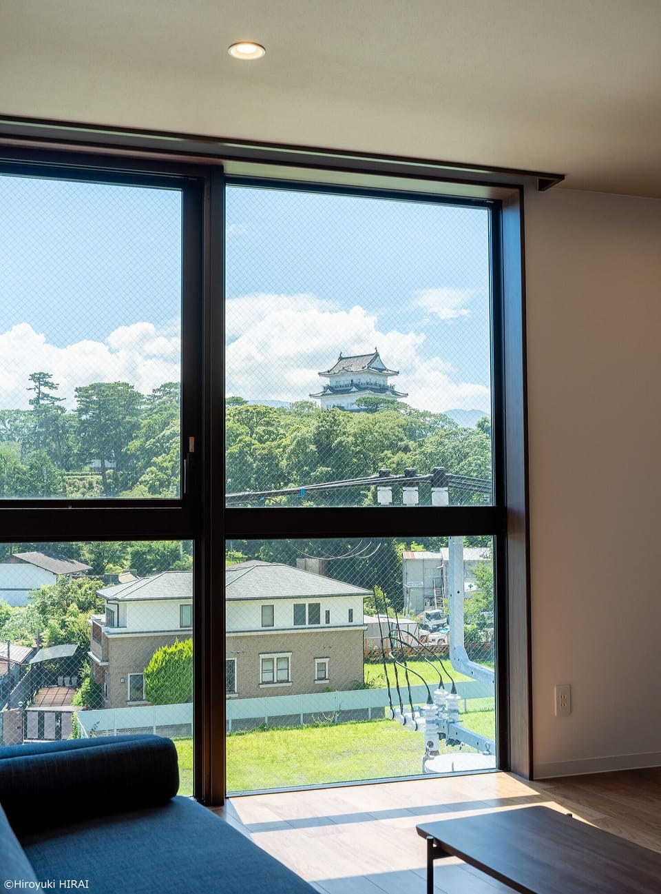 You can see Odawara Castle from the large window.
