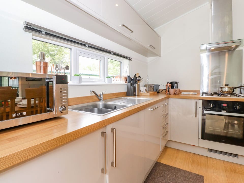 Fridge, dishwasher, electric kettle, cookware/dishes/utensils