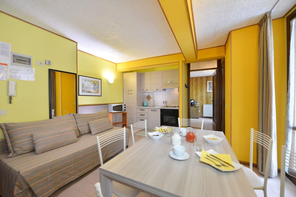 Apartment, 1 Bedroom (5 people) | Private kitchenette | Fridge, microwave, stovetop, coffee/tea maker