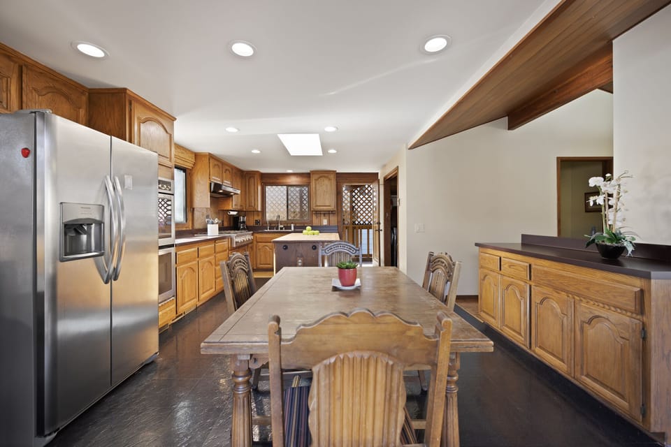 221W - Dining Room Area