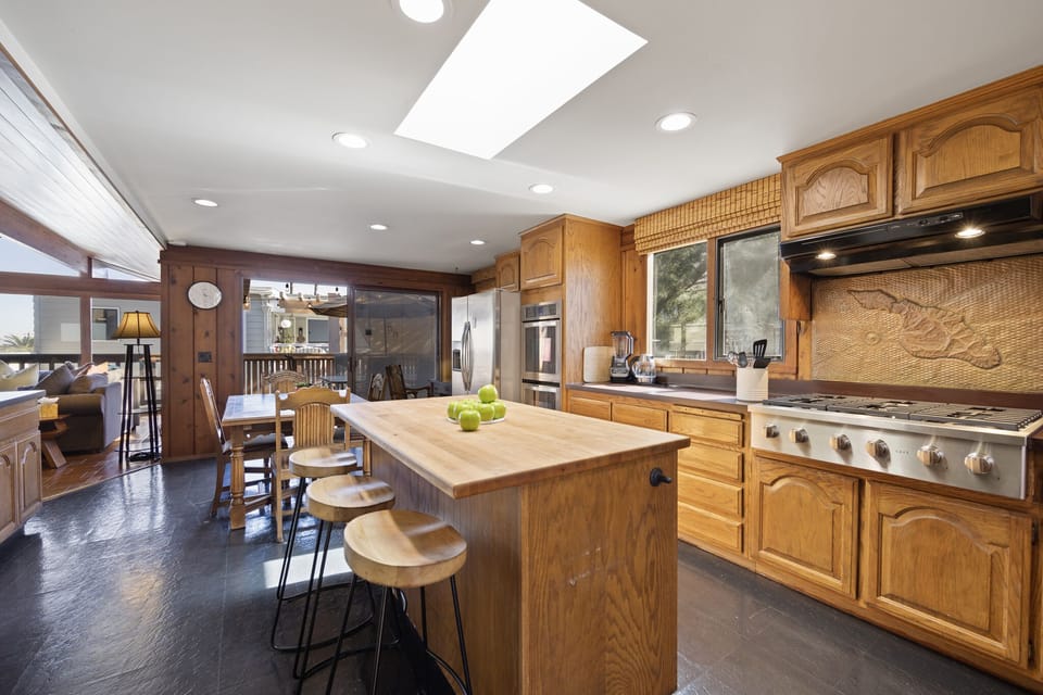 221W - Kitchen Area