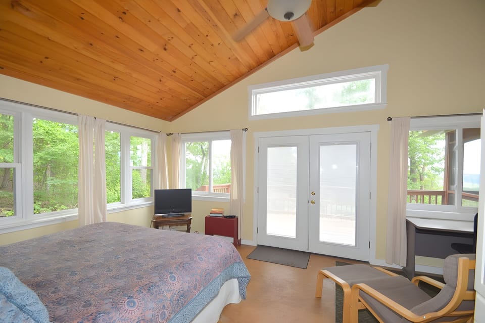 Above Sleepy Hollow - A Hidden Getaway Cabin in Shenandoah Valley