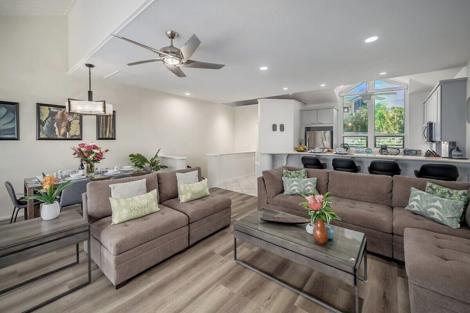 Updated Flooring and Artwork - Manualoha 402