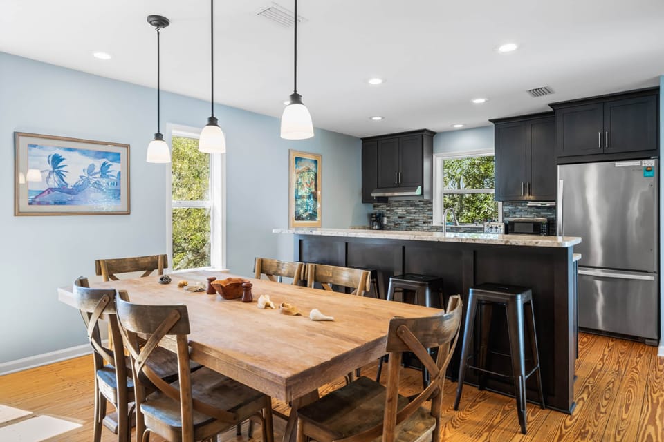 Kitchen and dining table (2)