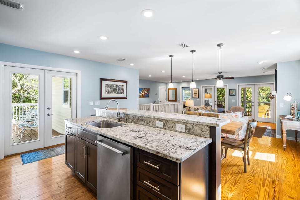 Kitchen, facing living room