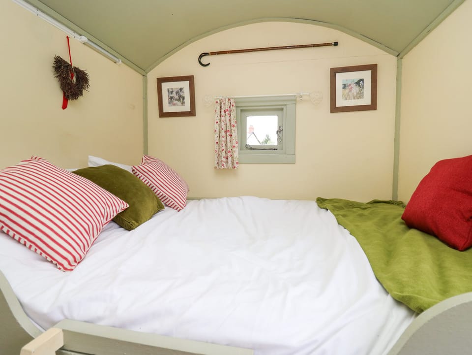 1 bedroom, individually decorated, individually furnished