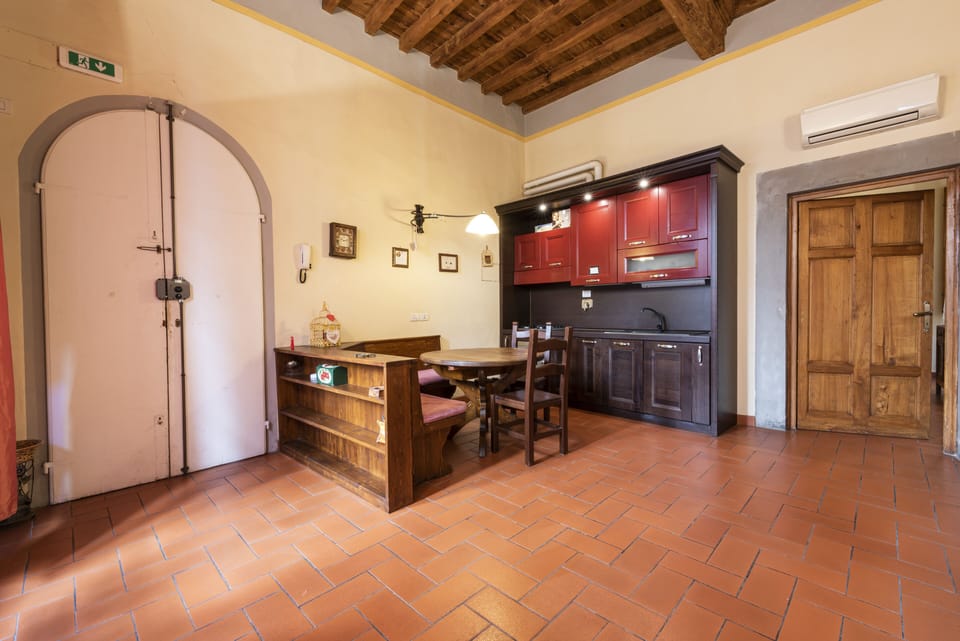 Classic Apartment | Private kitchen | Fridge, oven, stovetop, cookware/dishes/utensils