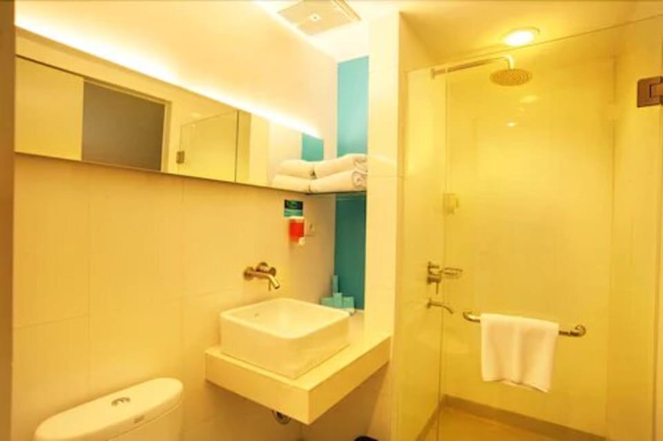 Superior Room | Bathroom | Shower, hair dryer (on request), slippers, towels