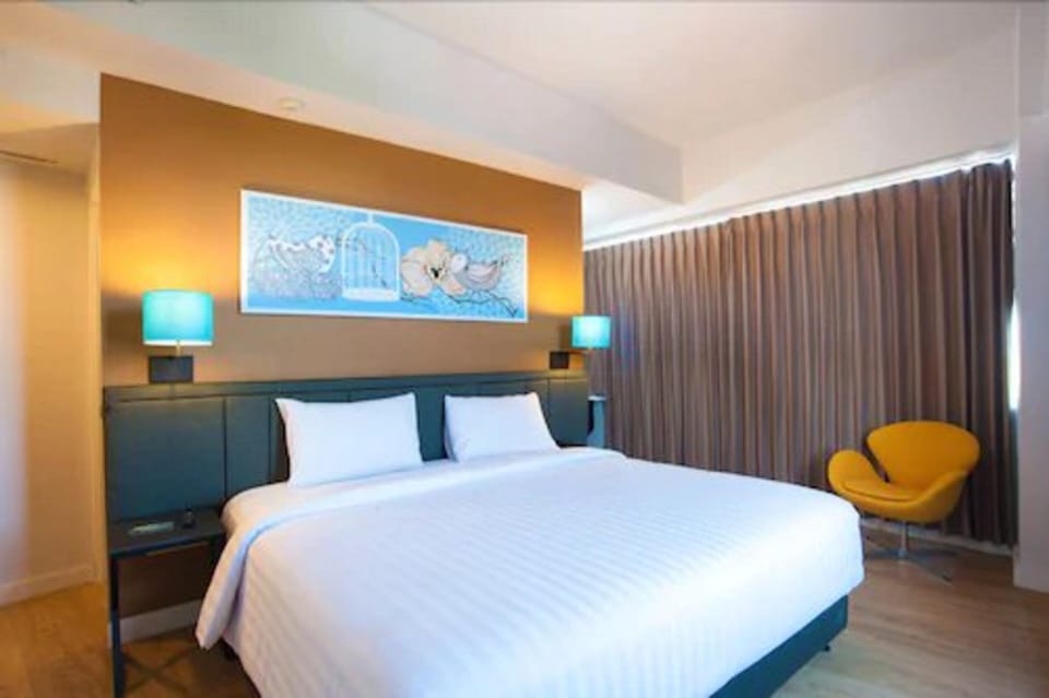 Deluxe Room | In-room safe, soundproofing, WiFi (free), bed sheets