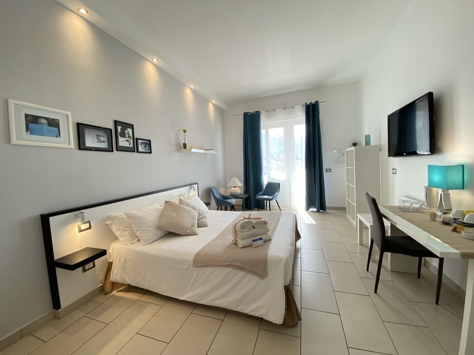 Superior Triple Room, Balcony | Hypo-allergenic bedding, memory foam beds, individually decorated
