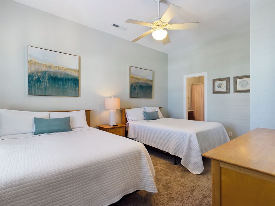 Spacious layout bedroom with private bath