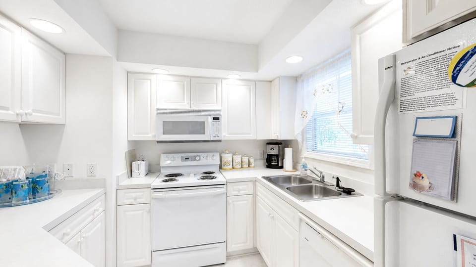 Fully equipped kitchen with plenty of cabinet space