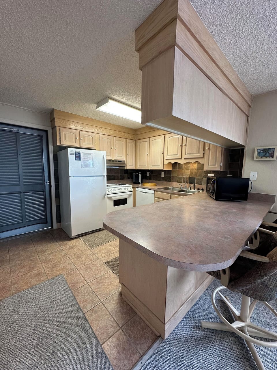 Full kitchen for easy meals and beach snacks.