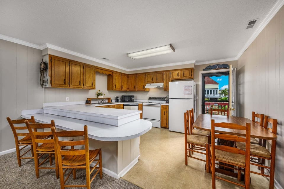 Golf cart friendly and well located, Carolina Roost makes getting around Cherry Grove simple.