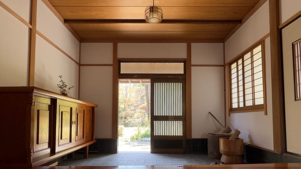 The entrance hall has a spacious earthen floor. Please take off your shoes here.