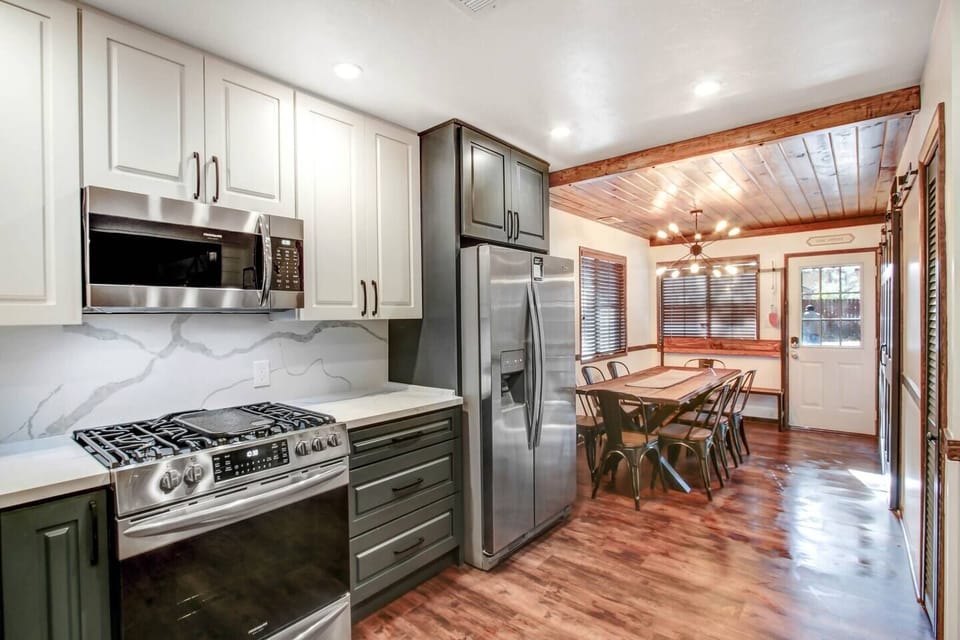 Stainless steal appliance, gas range, oven, microwave and fridge 