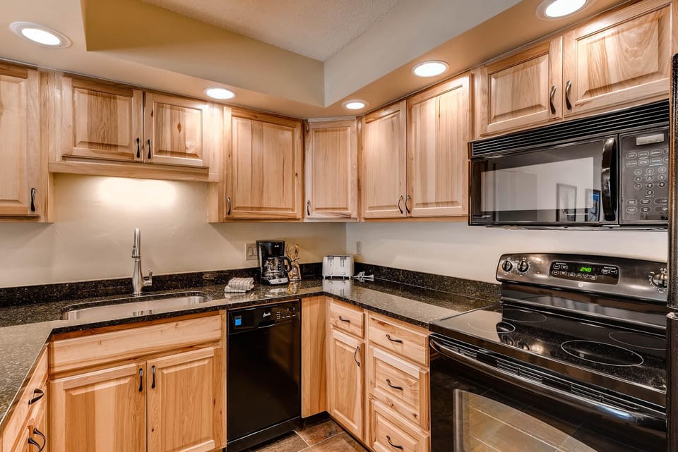 Condo, 1 King Bed with Sofa bed (Westwind 306L 1BD 1BA condo) | Private kitchen