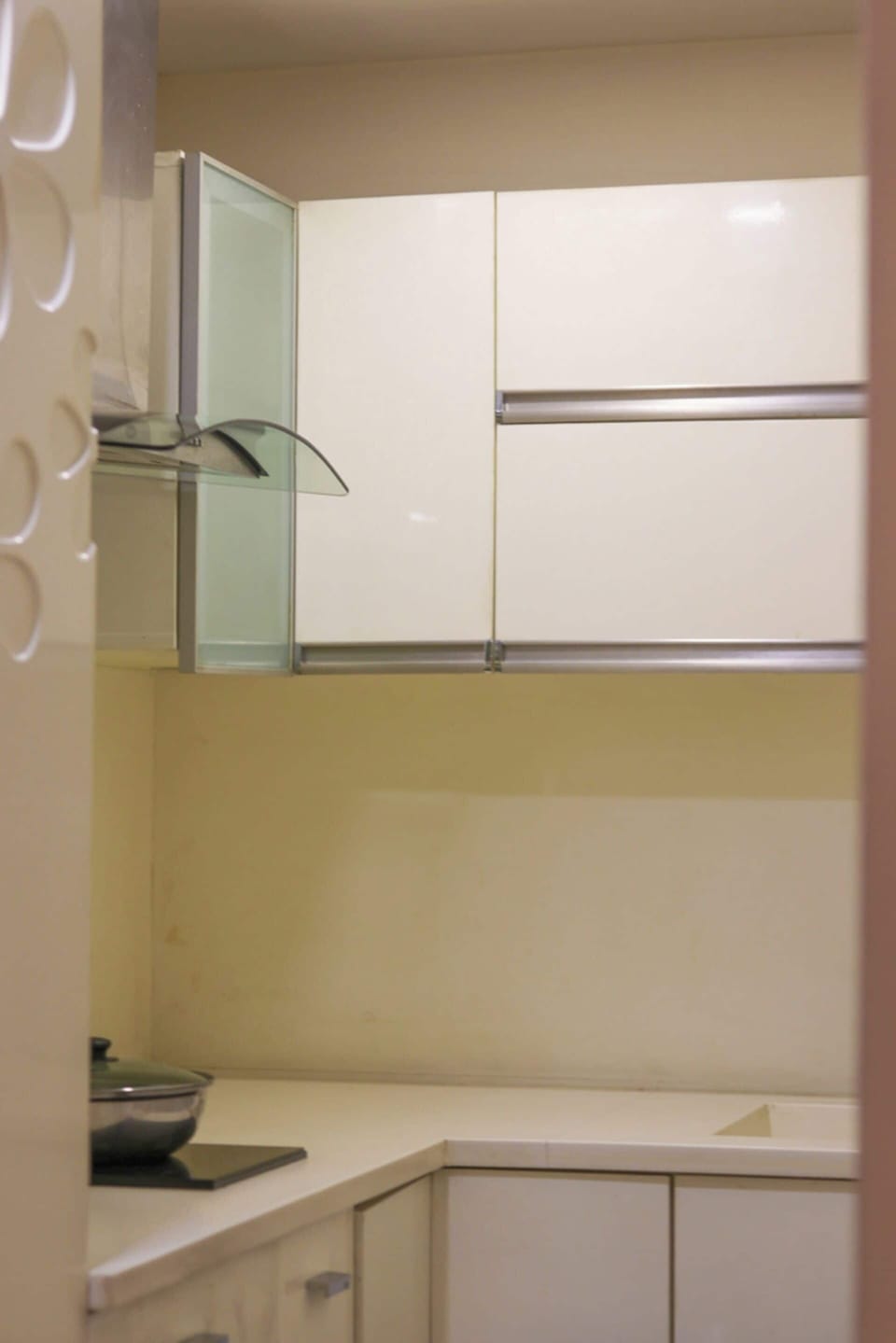 Deluxe Room- Twin Bed (Local IDs not allowed) | Private kitchen | Fridge, microwave, stovetop, coffee/tea maker
