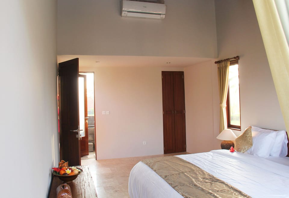 Egyptian cotton sheets, Select Comfort beds, minibar