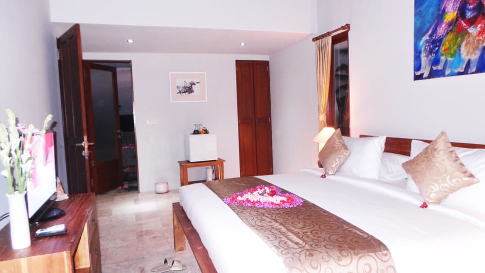Egyptian cotton sheets, Select Comfort beds, minibar