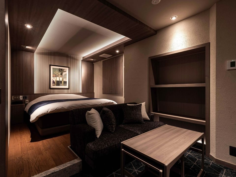 ・[Karaoke room (smoking)] Take a good rest on the large bed