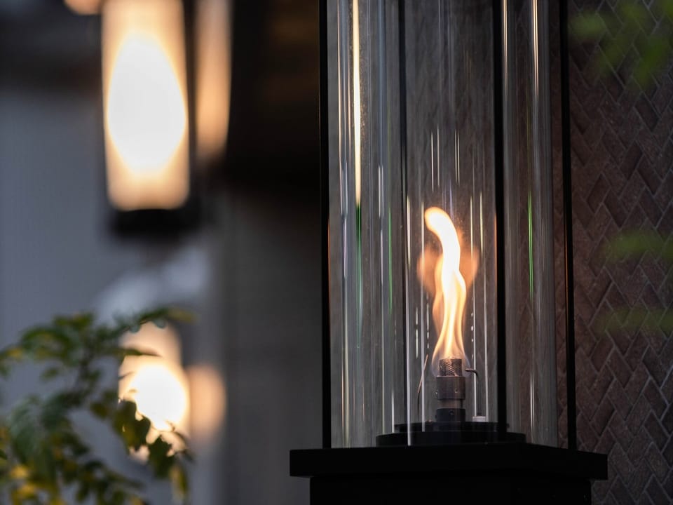 ・[Exterior] We created a sophisticated and gentle space using natural motifs such as fire, wood, water, and stone.