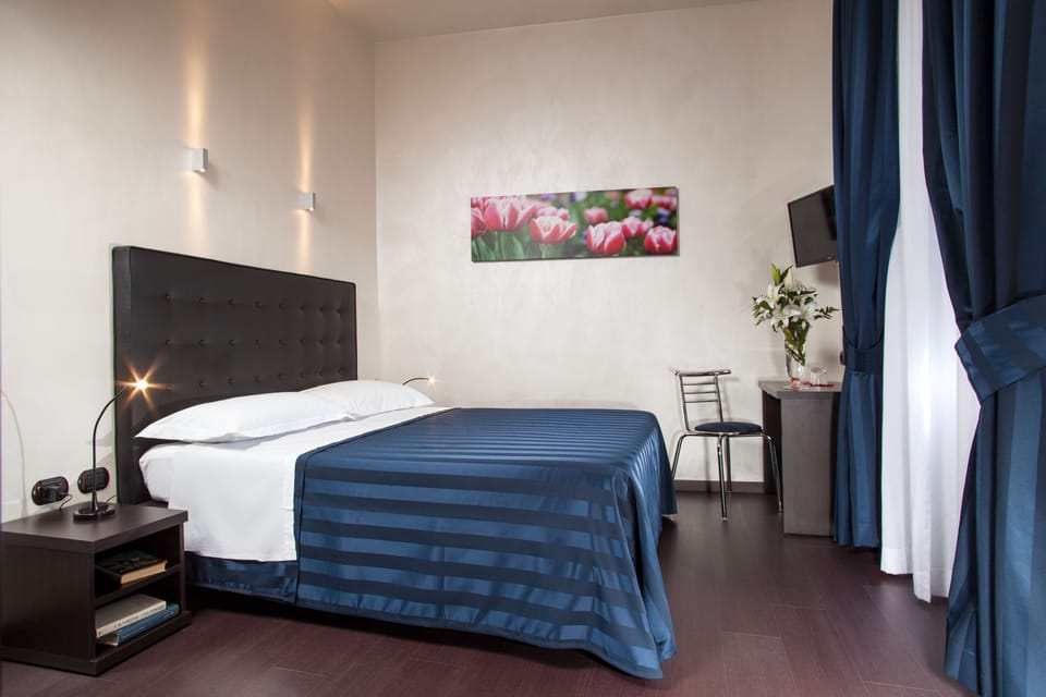 Frette Italian sheets, in-room safe, desk, laptop workspace