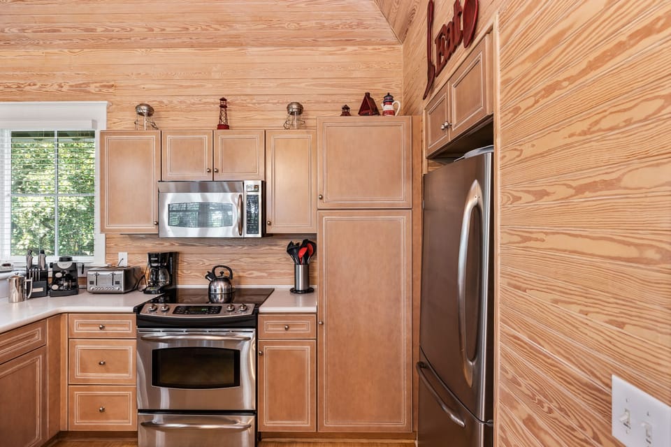 Kitchen w/ stainless steel appliances & good amount of storage