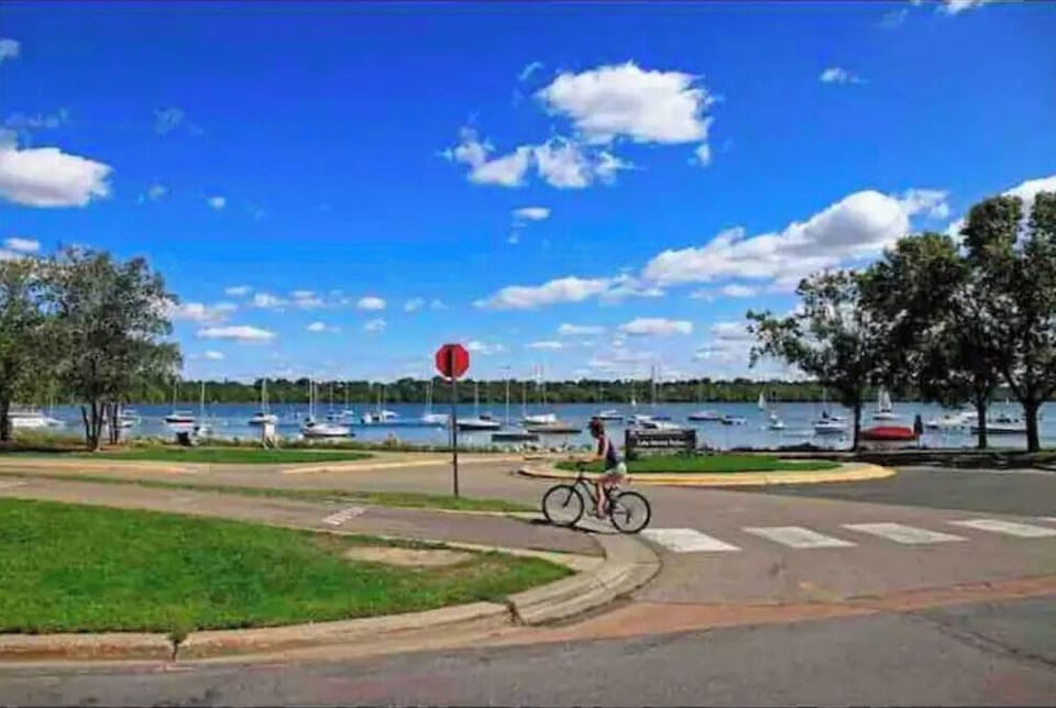 Lake Harriet facing east
