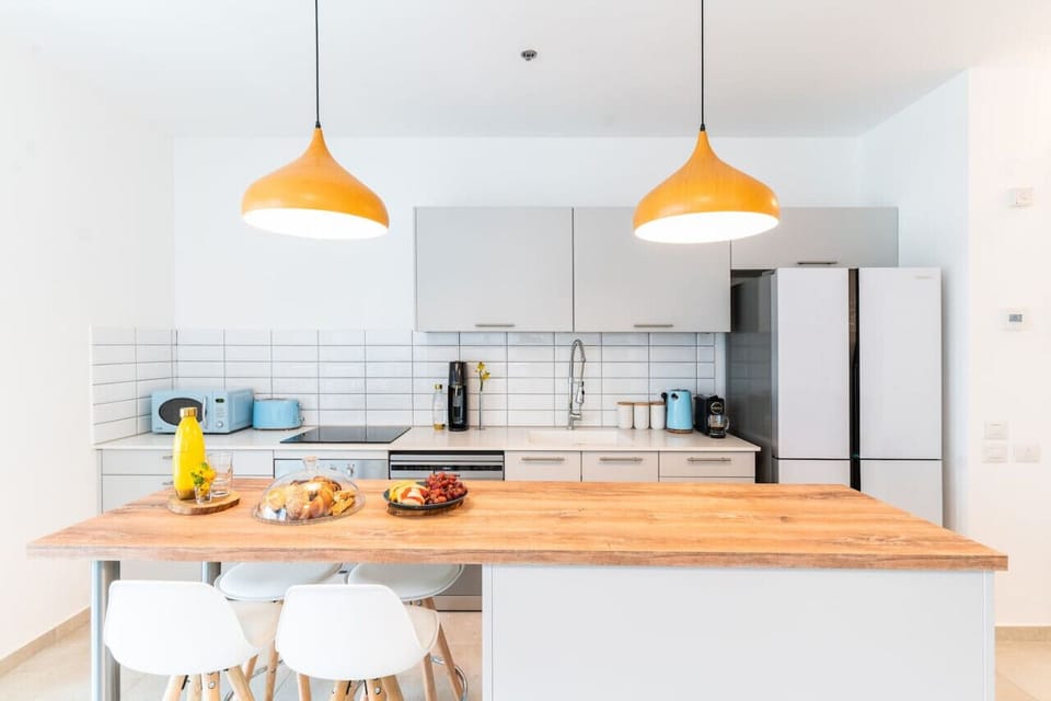 Kitchen and Dinning area