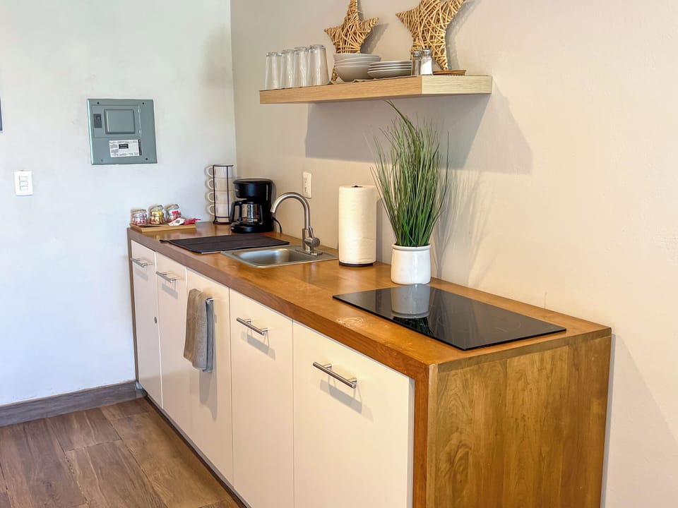 Deluxe Double Room, Vineyard View | Private kitchen | Mini-fridge, coffee/tea maker, cookware/dishes/utensils, paper towels