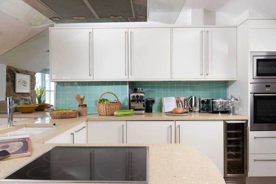 Kitchen with oven, hob microwave - Tides Reach