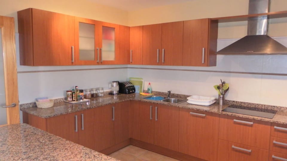 Full kitchen
