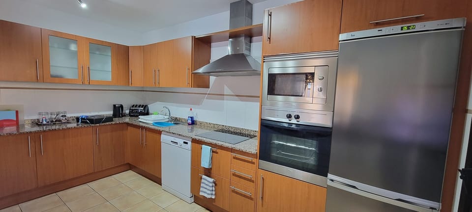 Full kitchen
