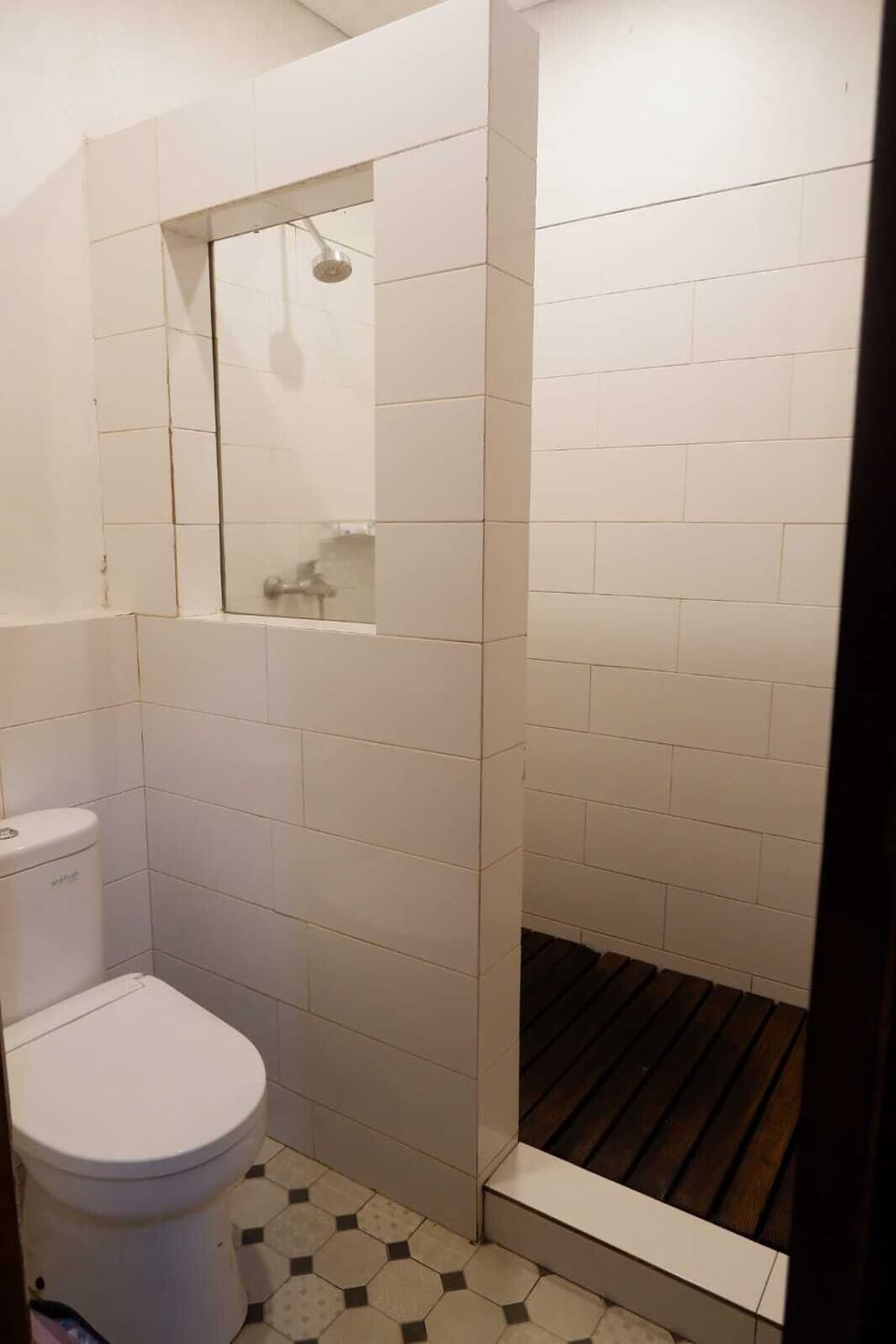 Executive Twin Room | Bathroom | Shower, free toiletries, towels