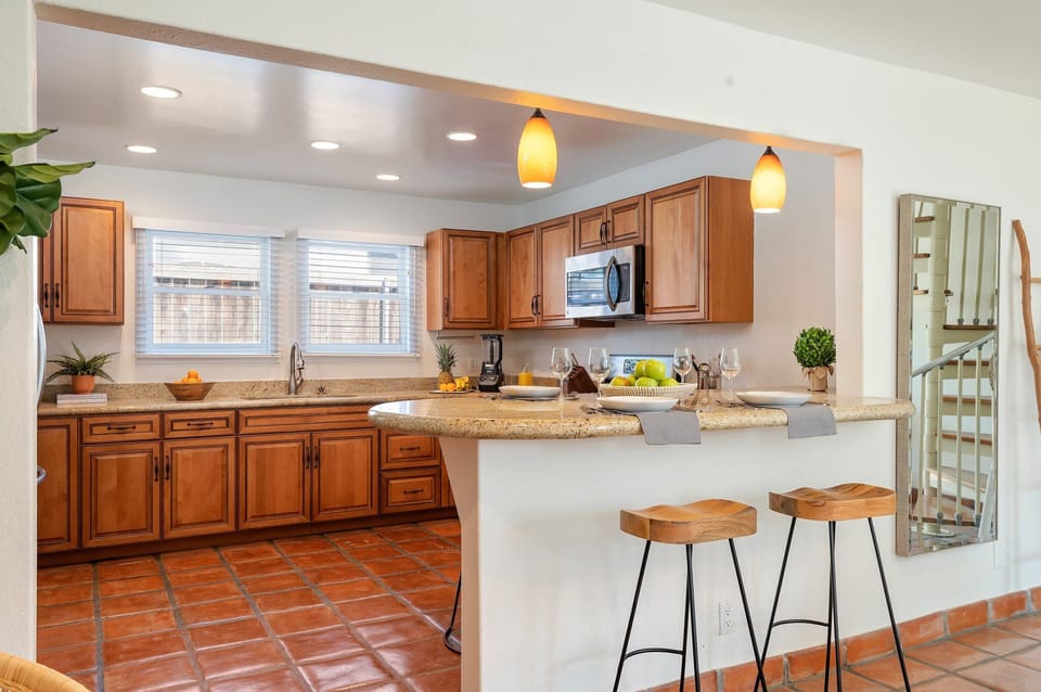 Kitchen & Dining Area