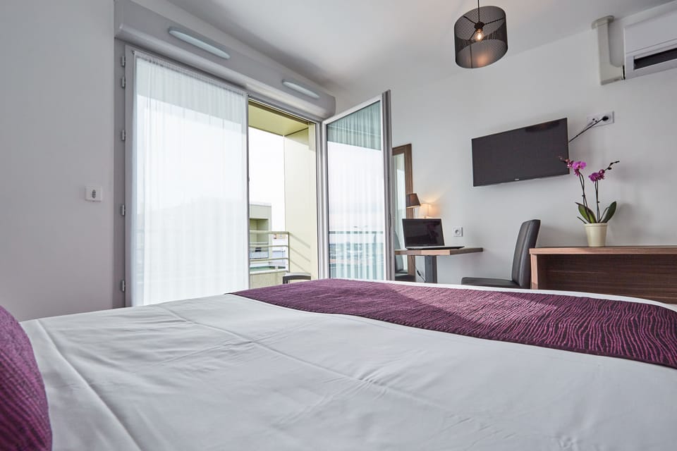 Premium bedding, Select Comfort beds, in-room safe